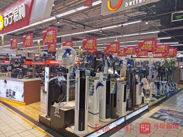 昆明超市冰淇淋断货，部分消暑产品脱销1.jpg