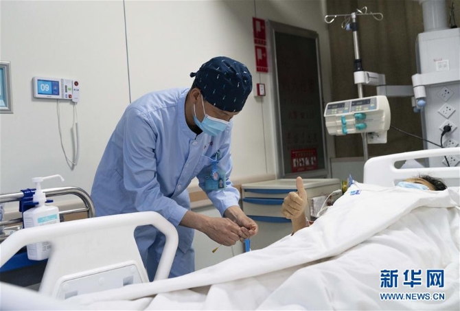 (健康)(10)护士节里忙碌的天使