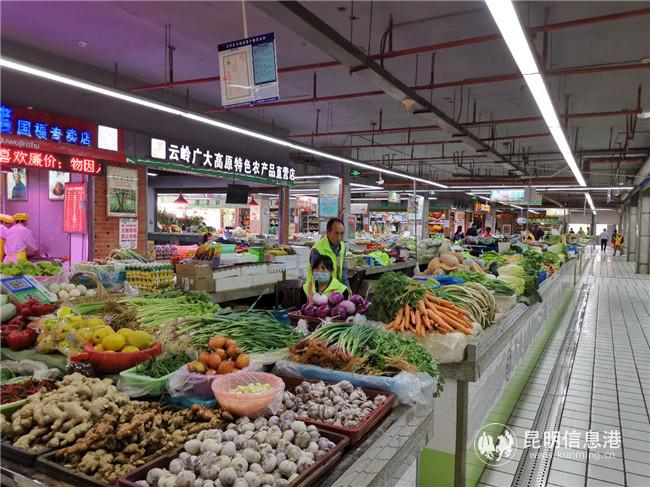 蔬菜、水果、熟食、水产品区域划分清晰