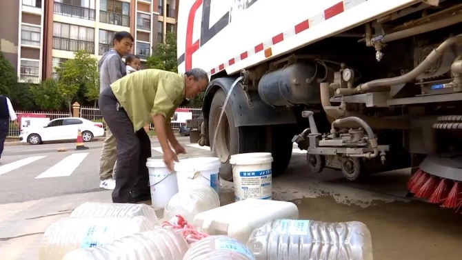 太平新城多小区停水,居民生活受影响,安宁组织应急供水