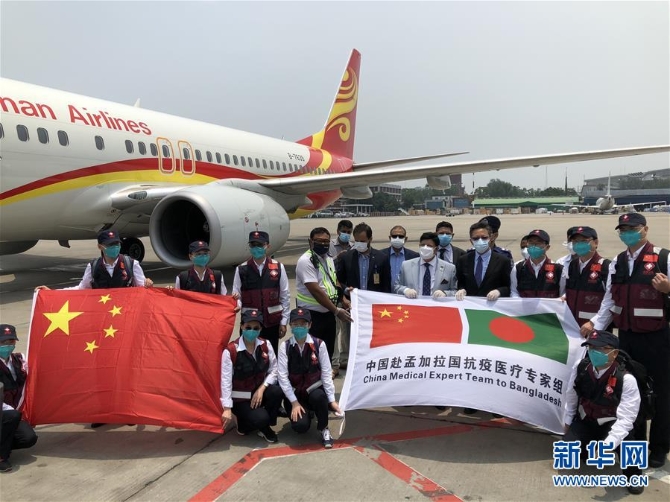 (国际疫情·XHDW)中国抗疫医疗专家组抵达孟加拉国