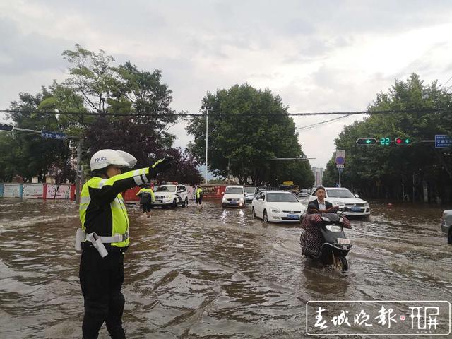  暴雨突袭宣威城