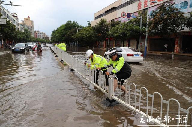  暴雨突袭宣威城