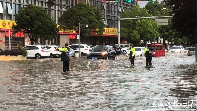  暴雨突袭宣威城