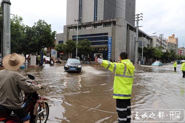  暴雨突袭宣威城