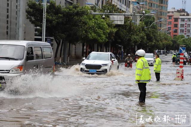  暴雨突袭宣威城