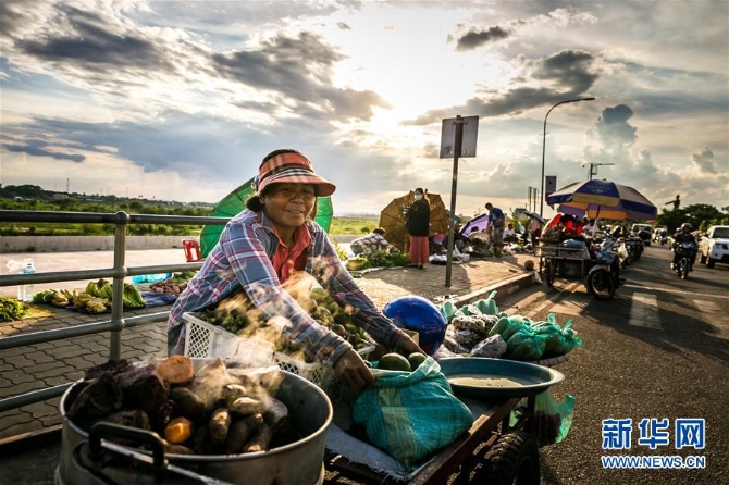 (国际疫情·XHDW)(3)老挝新冠患者清零后社会生活逐步恢复