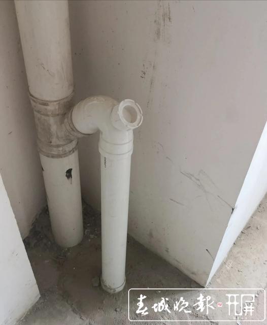 昆明一小区住户家中被污水两次倒灌2.jpg