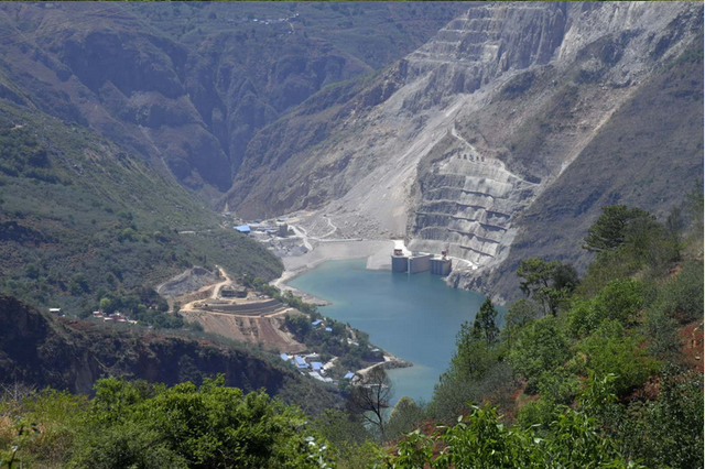 云南昭通鲁甸红石岩堰塞坝综合水利工程首台机组投产发电3.png