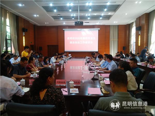座谈会现场。记者江枫摄