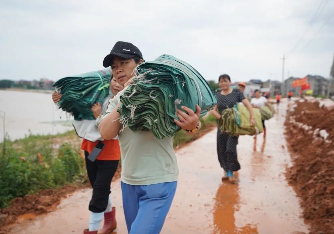 跳得了舞，抢得了险！这绝对是“乘风破浪的姐姐”！