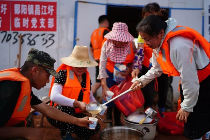 跳得了舞，抢得了险！这绝对是“乘风破浪的姐姐”！