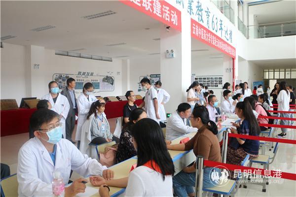 义诊、义推活动现场