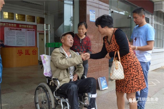 大病救助(县医院现场慰问) 大病救助(县医院现场慰问)