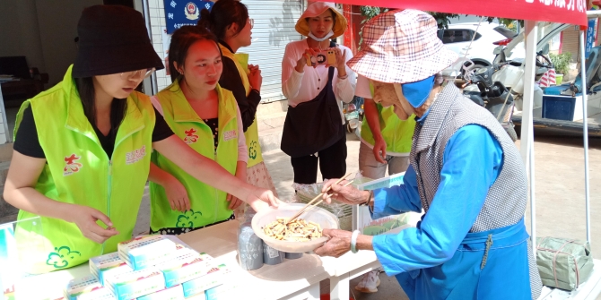 社区烟头兑换活动2