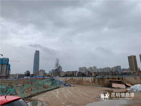 正在建设中的螺蛳湾城市棚户区改造项目。记者劳学丽 摄