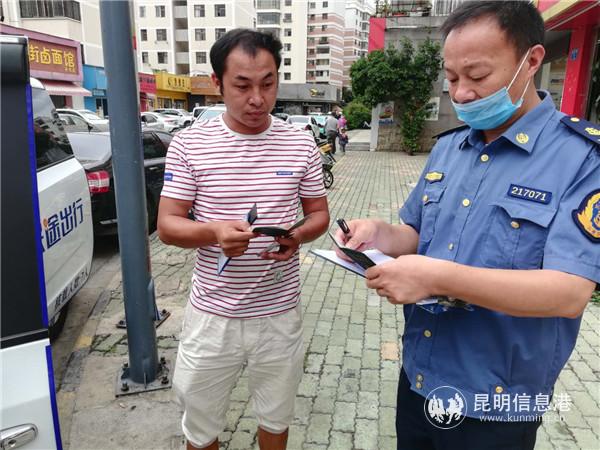 昆明市出租汽车管理局开展路检路查 供图 昆明市出租汽车管理局开展路检路查 供图