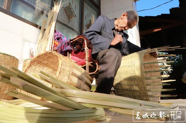 施甸姚关：篾编串起小街悠悠岁月 (9).JPG