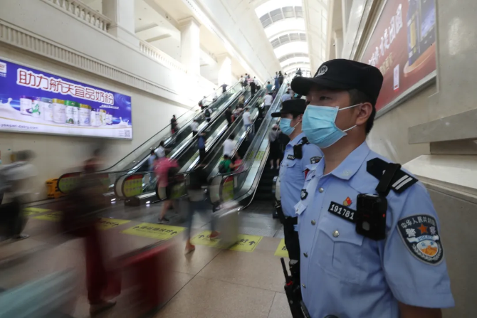 李忠建:冲锋在前,守护战“疫”生命线|铁路抗疫英雄谱之二 李忠建:冲锋在前,守护战“疫”生命线|铁路抗疫英雄谱之二