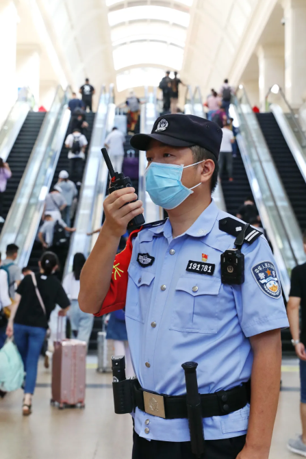李忠建:冲锋在前,守护战“疫”生命线|铁路抗疫英雄谱之二 李忠建:冲锋在前,守护战“疫”生命线|铁路抗疫英雄谱之二
