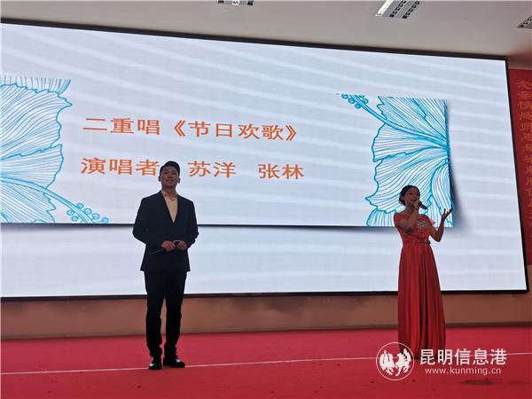 教师合唱。
