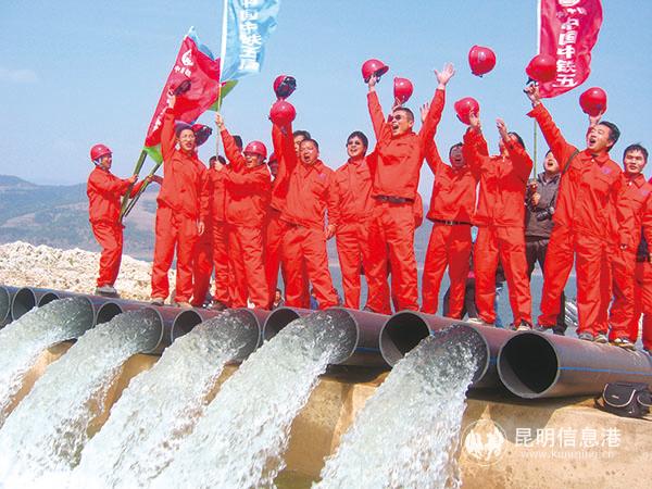 9清水海水库试通水成功，建设者们欢呼庆祝