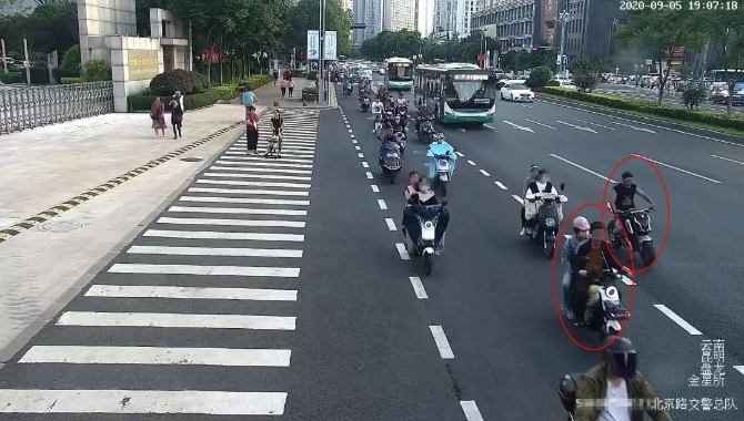 未成年男子驾驶无牌电单车肇事逃逸致人重伤 昆明交警抽丝剥茧将其抓获