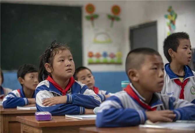 独龙江小学的孩子们在上课(2019年9月1日摄) 。新华社记者 江文耀 摄