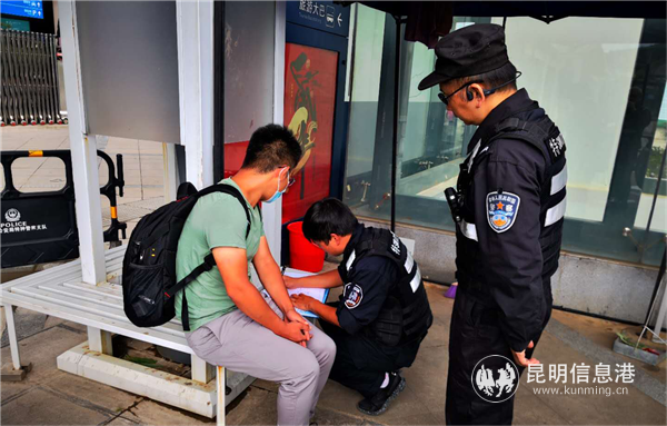 正在处理警情的昆明特警