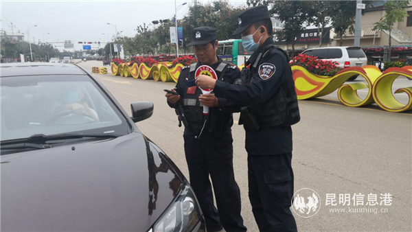 昆明特警正在执行勤务