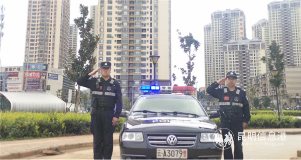 昆明特警巡逻防控车组 为祖国庆生