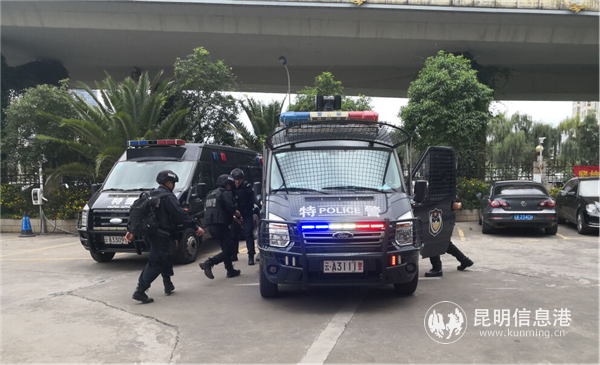 特战小组登车