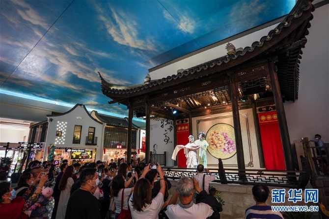 （社会）（2）江苏阳澄湖：高速服务区旅途“新景点”