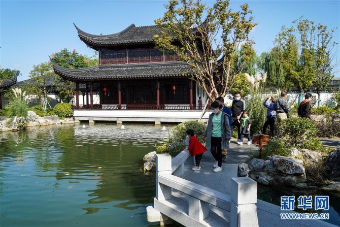 （社会）（3）江苏阳澄湖：高速服务区旅途“新景点”