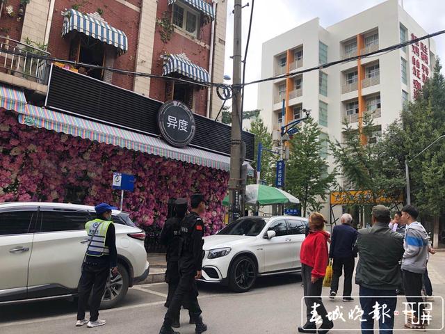 府甬道一处高压电线杆起火爆炸3.jpg