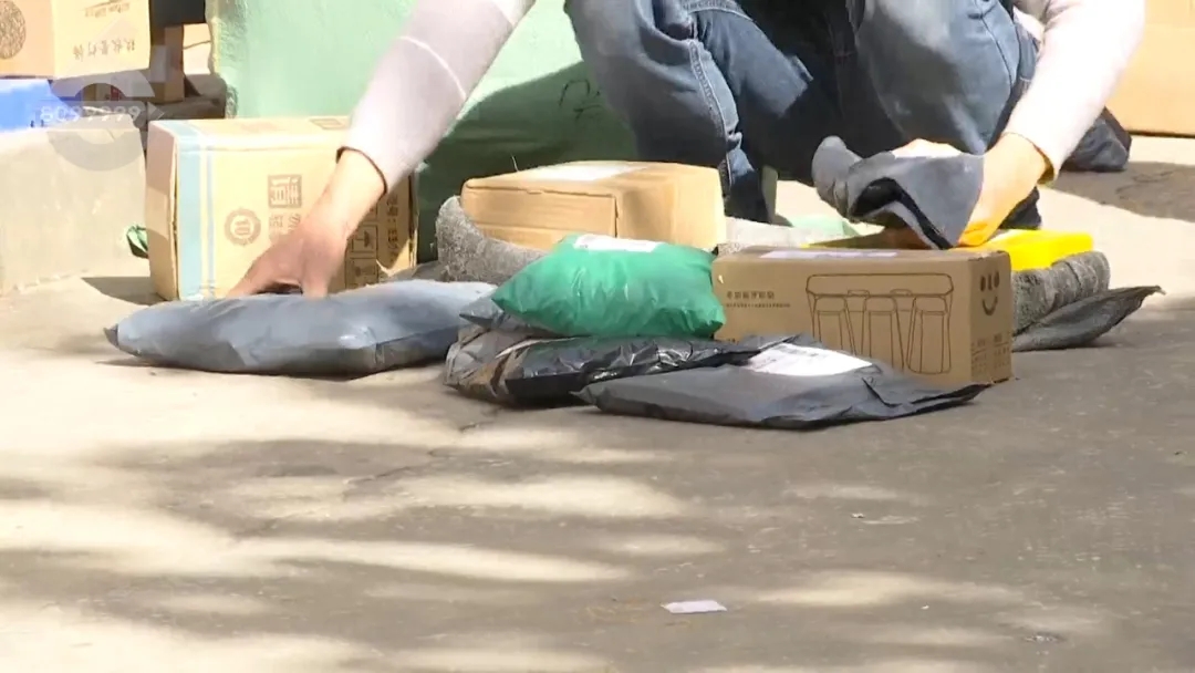 昆明市民等半个月还没收到包裹24.webp.jpg