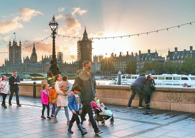 国际哲学团体联合会主席德莫特·莫兰:地球只有一个,我们必须学会共处共在 国际哲学团体联合会主席德莫特·莫兰:地球只有一个,我们必须学会共处共在