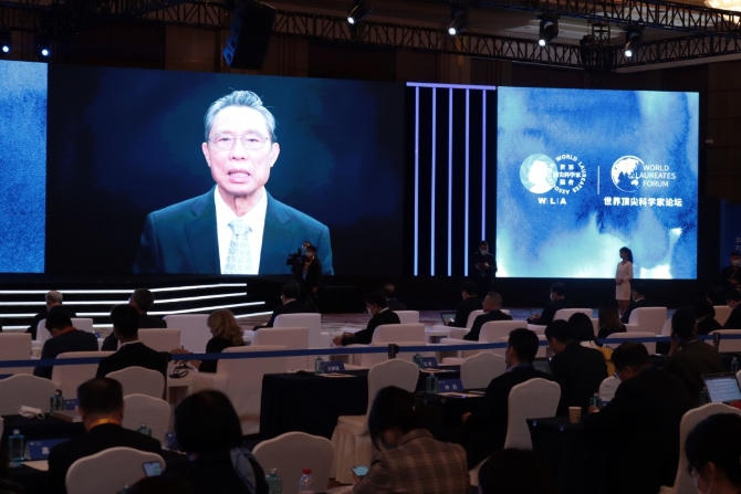 5fa3f457e4b0b0762fcbd119