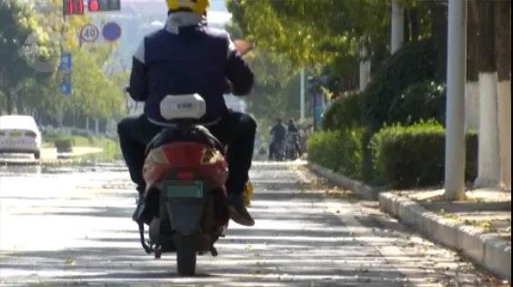 这条路被人恶意撒了钉子4.jpg