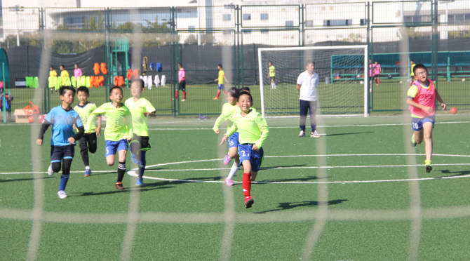 昆明西山区芳草地国际学校:把足球踢进课堂 让学生掌握运动技能