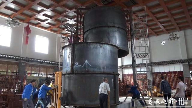 重42.6吨!世界上“最大紧压茶”落户云南腾冲