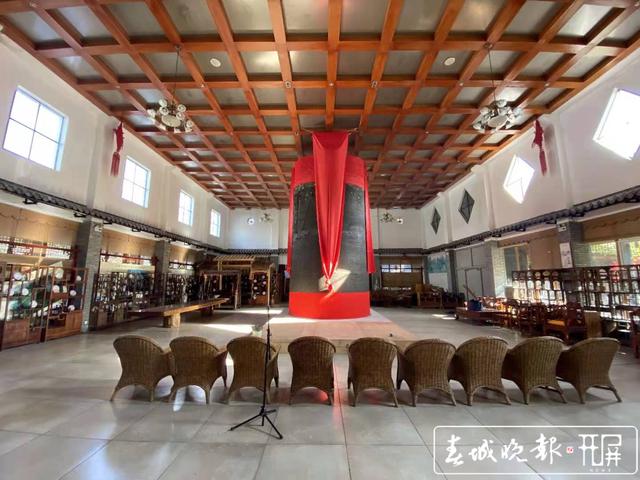 重42.6吨!世界上“最大紧压茶”落户云南腾冲