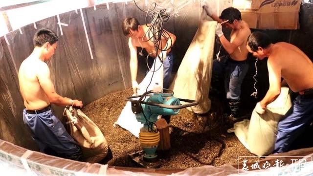 重42.6吨!世界上“最大紧压茶”落户云南腾冲