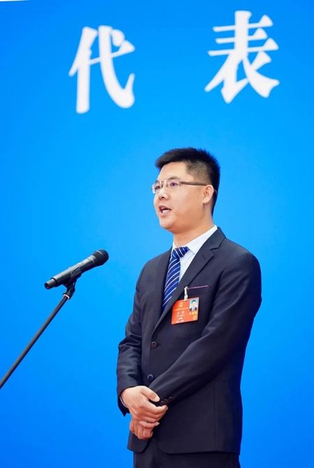 全国人大代表李君参加全国人代会。（李君供图）.jpg