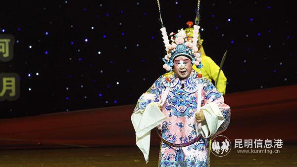 4昆明市文化馆选送的传统滇剧剧目《鼓滚刘封》 李旭摄