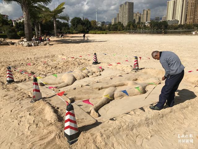 玉溪有位“沙雕爷爷” 记者 李春丽 摄