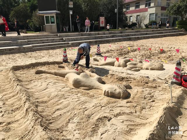 玉溪有位“沙雕爷爷” 记者 李春丽 摄