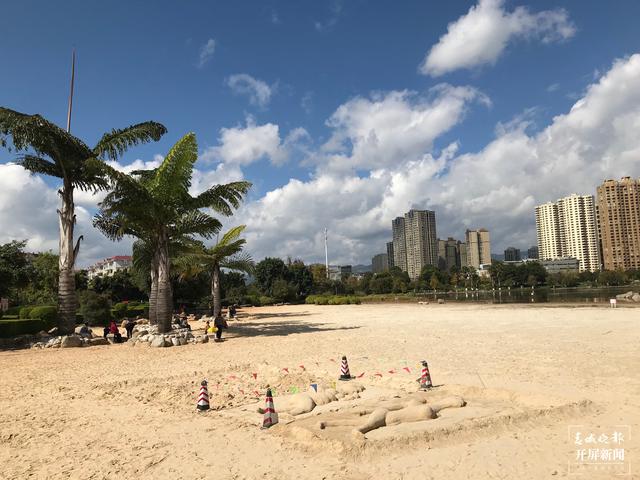 玉溪有位“沙雕爷爷” 记者 李春丽 摄