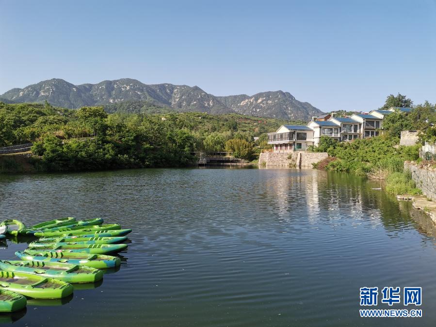 山东蒙阴县桃墟镇百泉峪村一景（5月18日手机拍摄）。新华社发（赵振东 摄）