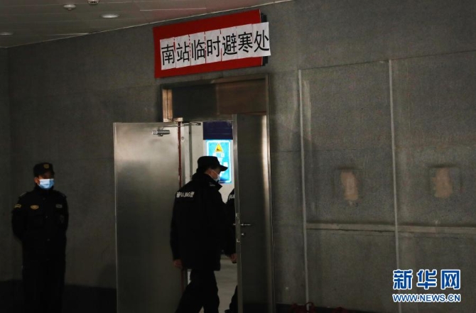 寒潮袭申城 救助暖人心 寒潮袭申城 救助暖人心